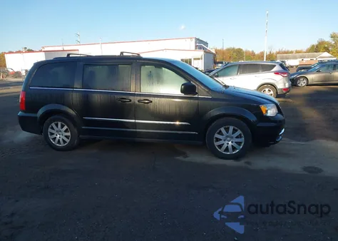 2016 Chrysler Town & Country Touring z USA, uszkodzony, nr VIN 2C4RC1BG5GR165332